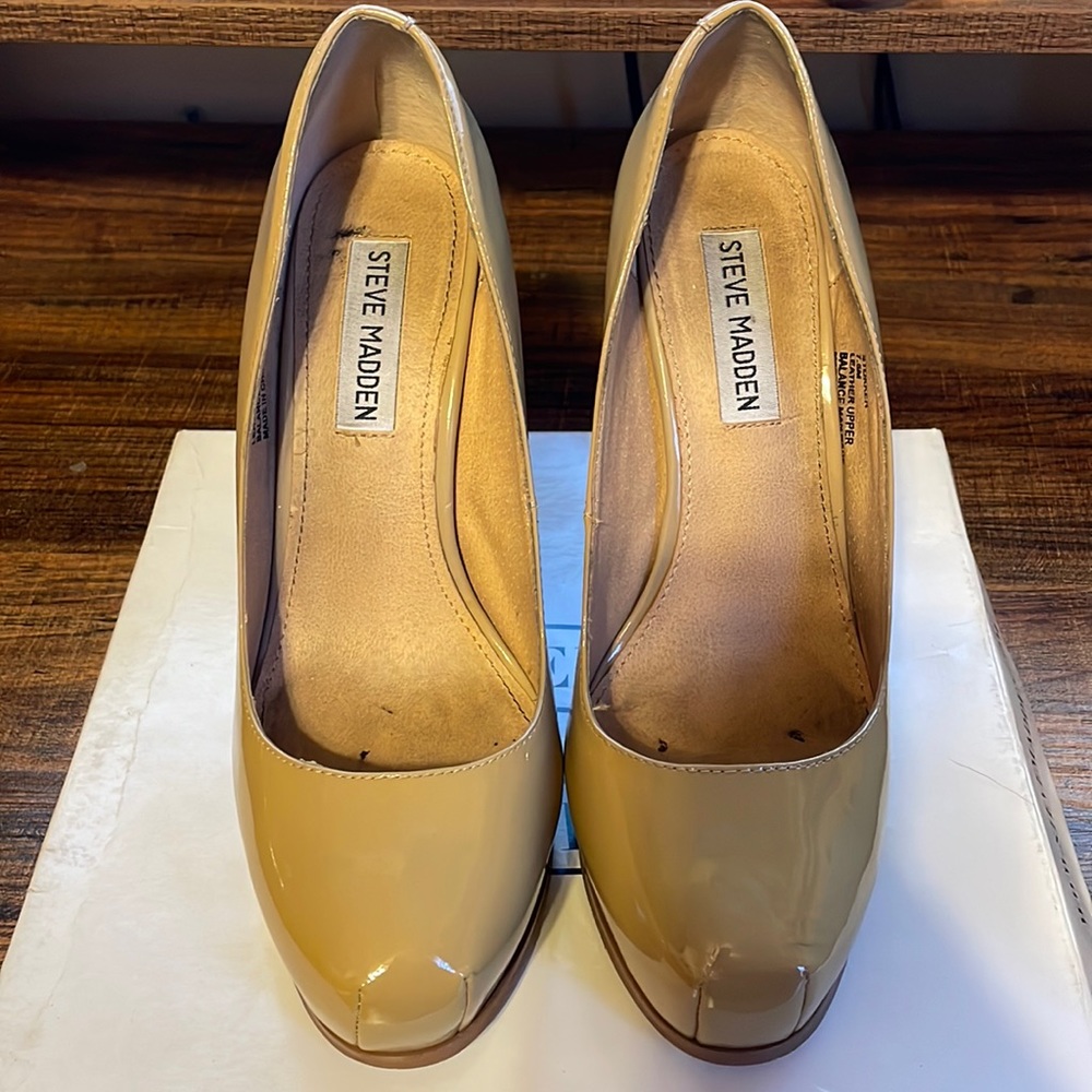 Steve Madden size 7.5 tan heels- used
